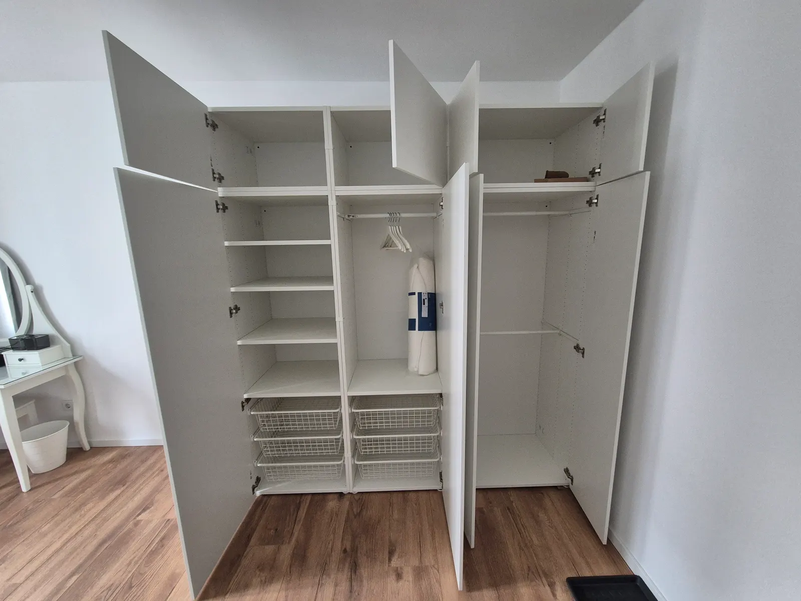 Kleiderschrank aufgebaut